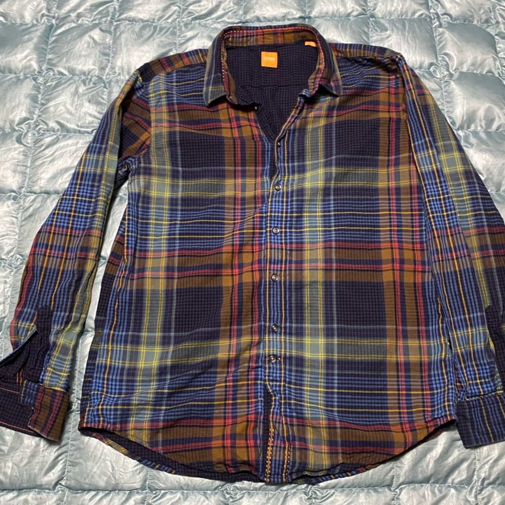Men’s Hugo Boss Button Up shirt Sz XXL but fits like a Large. Retail $145.
